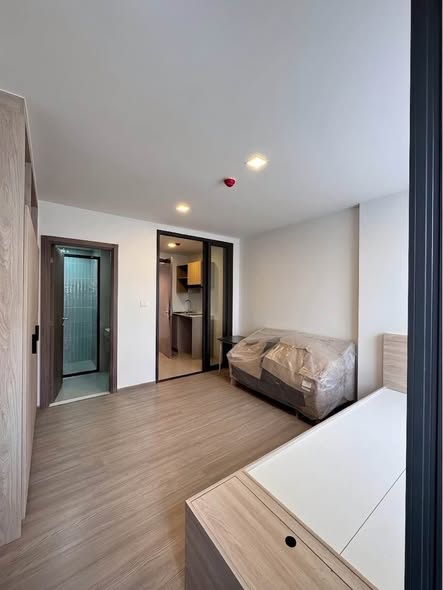 bedroom and room interior of เดอะมูฟ ประดิพัทธ์
