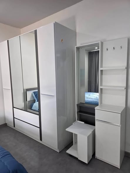 bedroom and room interior of กลางกรุงรีสอร์ทคอนโด