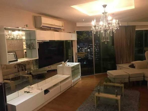 living room and bedroom of Belle Grand Rama 9