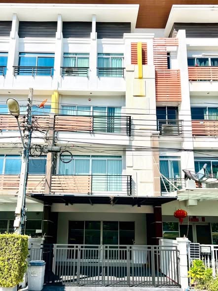 Biztown ศรีนครินทร์