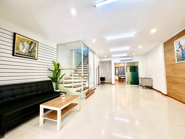 Biztown ศรีนครินทร์