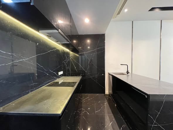 bathroom and kitchen of Bless Town Sukhumvit 50