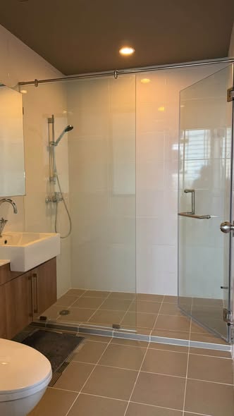 room interior and bathroom of Blocs 77