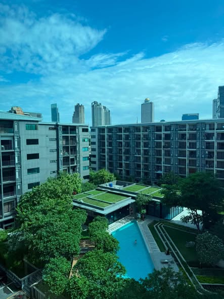 pool of Blossom Condo Sathon-Charoen Rat