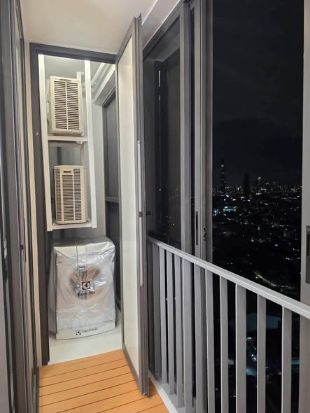 room interior of Bright Wongwian Yai