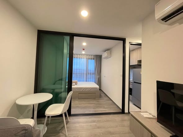 bedroom and room interior of BRIXTON Pet&Play Sukhumvit107