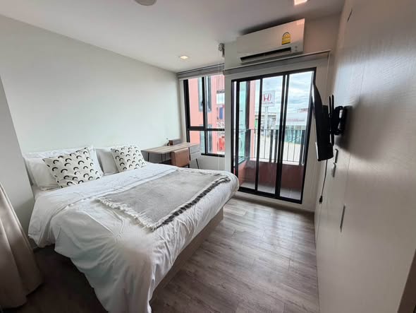bedroom of Brown Condo Phahol 67