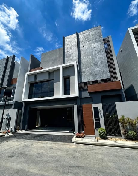 บูก้าน กรุงเทพกรีฑา | Bugaan Krungthep Kreetha