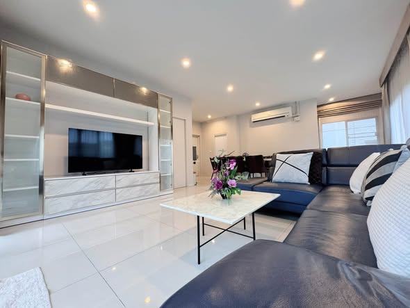 bedroom and living room of บุราสิริ พัฒนาการ Burasiri Pattanakarn