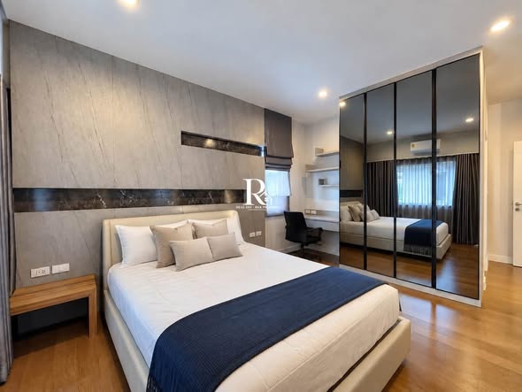 bedroom and room interior of บุราสิริ พัฒนาการ Burasiri Pattanakarn