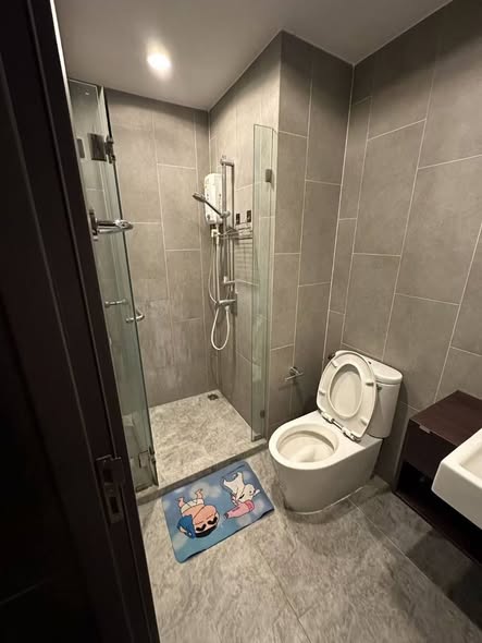 bathroom of C Ekkamai Condominium