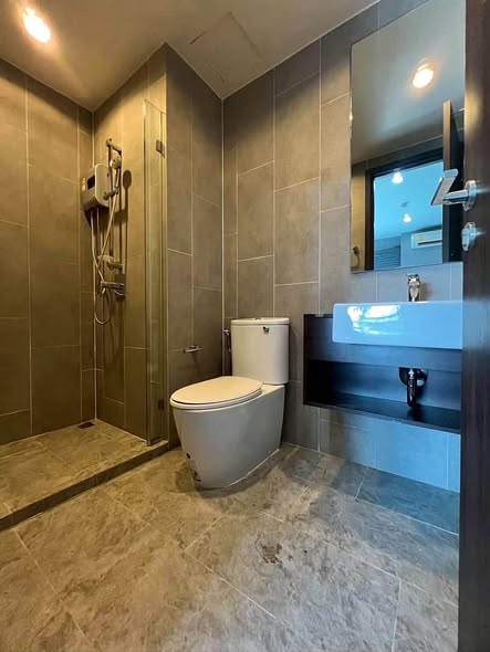 bathroom of C Ekkamai Condominium