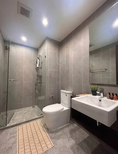 bathroom of C Ekkamai Condominium