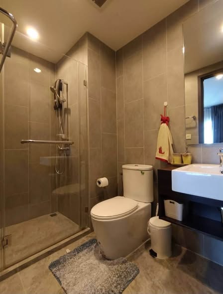 bathroom of C Ekkamai Condominium
