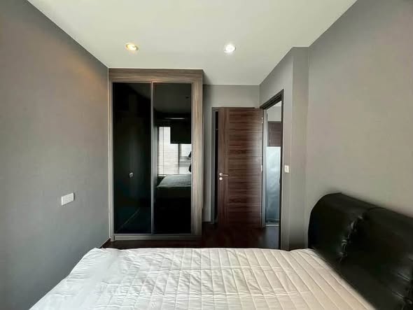 bedroom of C Ekkamai Condominium