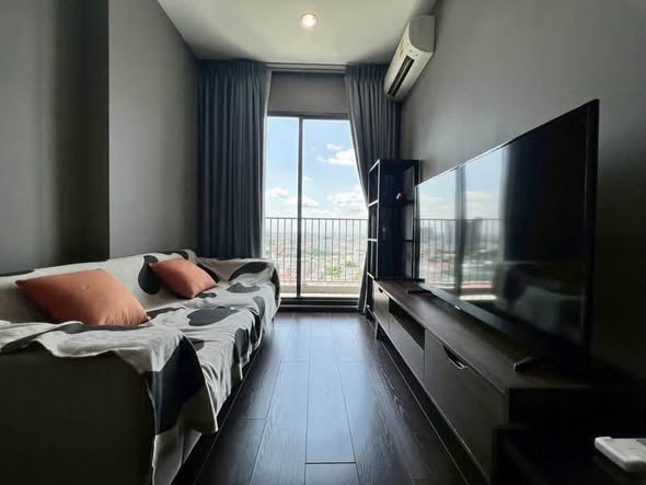 bedroom and living room of C Ekkamai Condominium