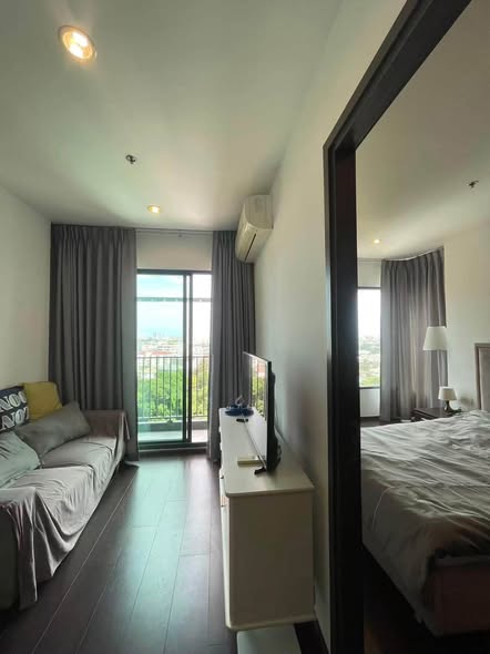 bedroom and room interior of C Ekkamai Condominium