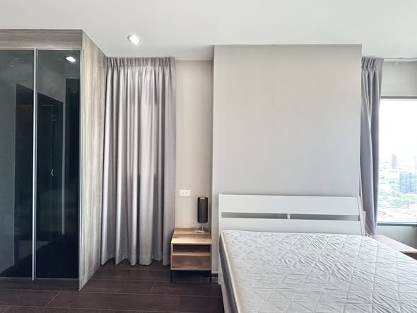 bedroom and room interior of C Ekkamai Condominium
