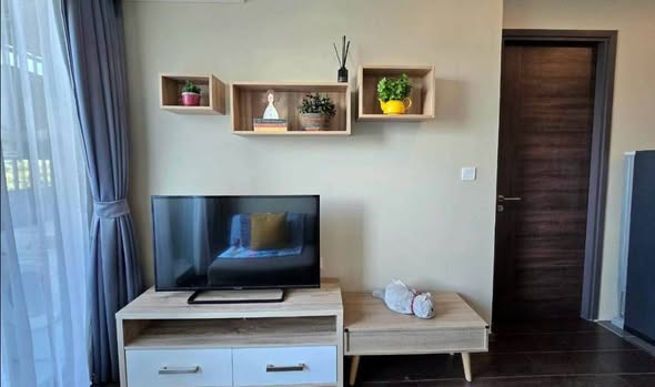 bedroom and room interior of C Ekkamai Condominium