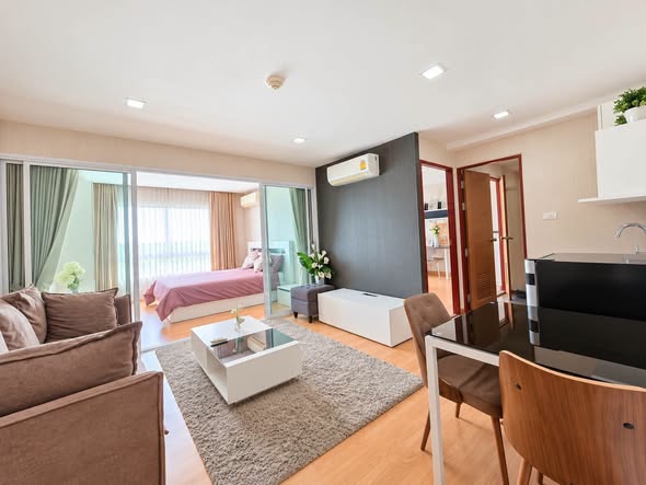 living room and bedroom of Casa Condo Ratchada – Ratchaphruek
