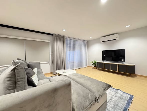 bedroom and living room of Casa Grand Taksin House Rama 2 – Chom Thong | Q House