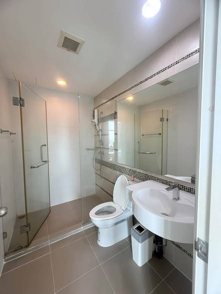 bathroom of Centric Sathon-St Louis