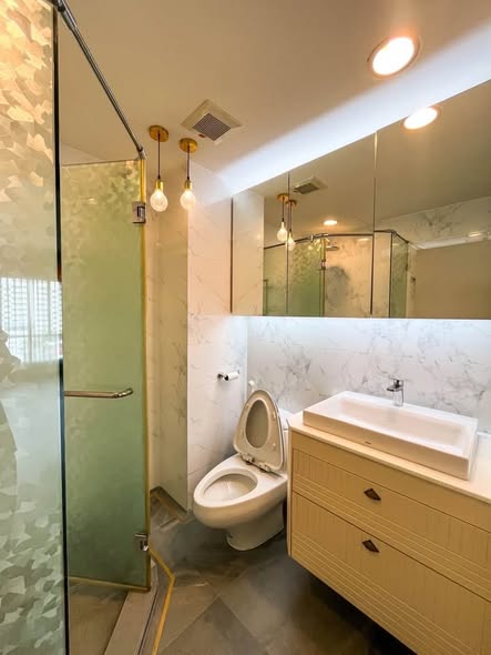 bathroom of Centric Sathon-St Louis