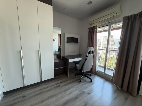 bedroom and room interior of Centric Sathon-St Louis