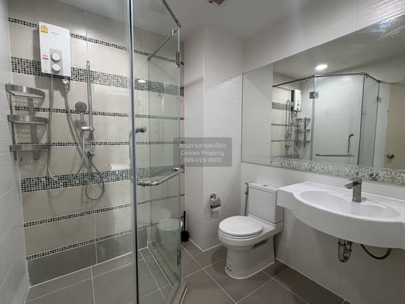 room interior and bathroom of Centric Sathon-St Louis