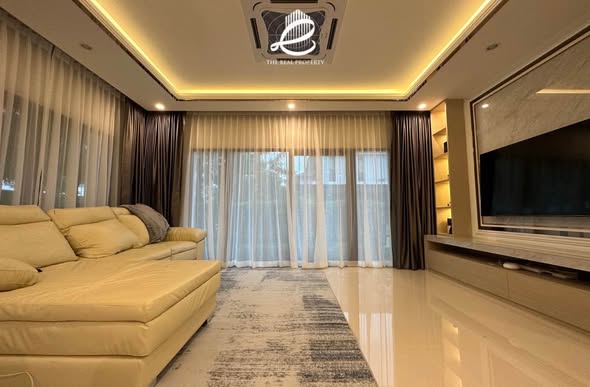 bedroom and living room of Centro Vibhavadi