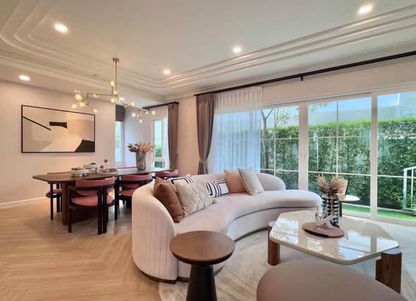 living room and room interior of Chaiyapruek Bangna KM15