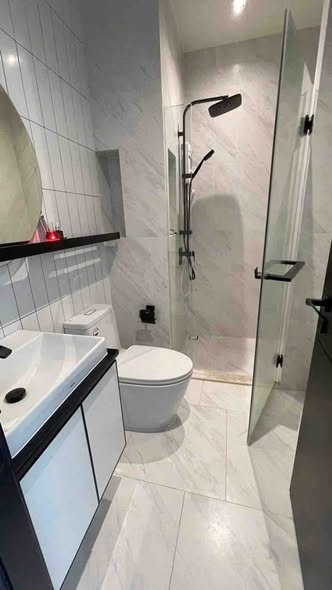 bathroom of Chapter Charoennakhon–Riverside