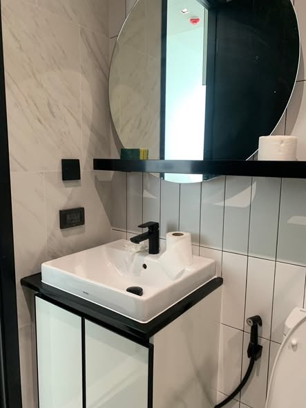 bathroom of Chapter Charoennakhon–Riverside