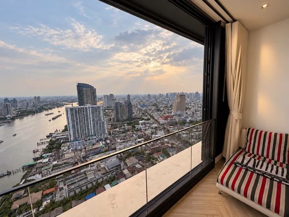 bedroom of Chapter Charoennakhon–Riverside