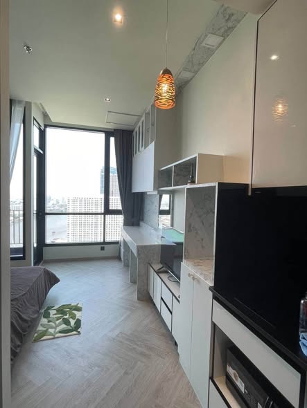 bedroom and kitchen of Chapter Charoennakhon–Riverside