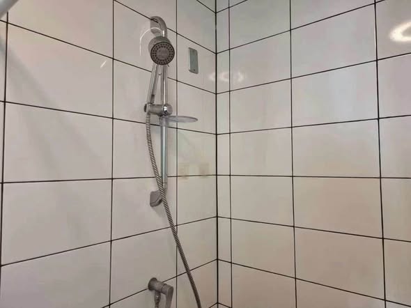 bathroom of Chapter One Eco Ratchada-HuaiKhwang