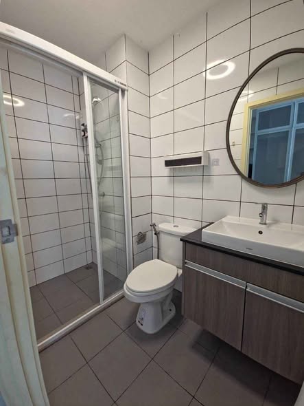 bathroom of Chapter One Eco Ratchada-HuaiKhwang