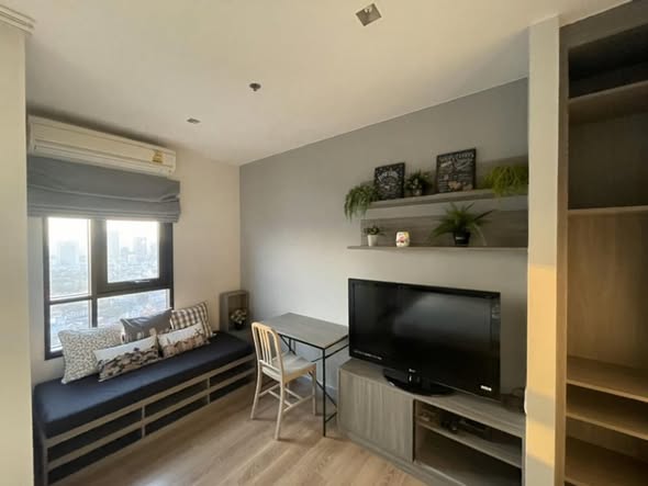 bedroom and living room of Chapter One Midtown Lat Phrao 24