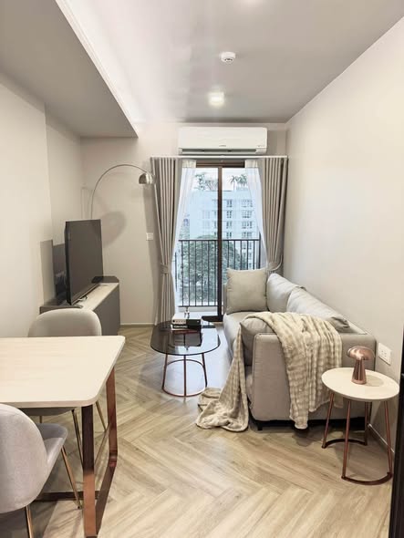 bedroom and living room of CHAPTER THONGLOR 25