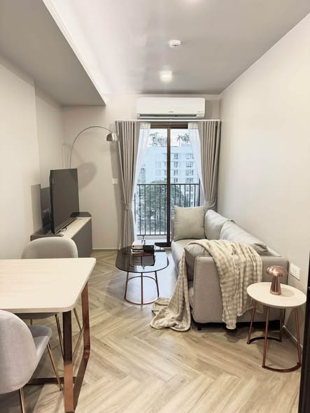 bedroom and living room of CHAPTER THONGLOR 25