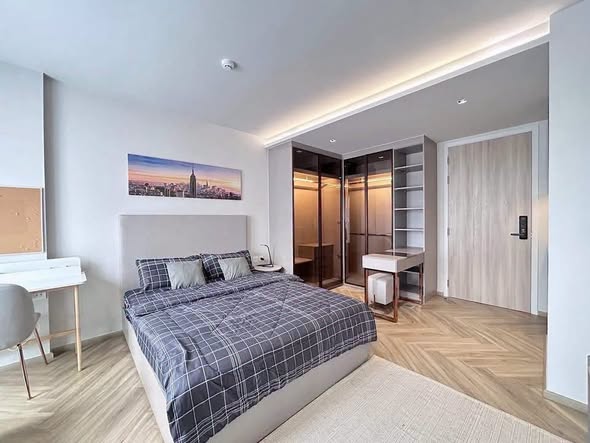 bedroom and room interior of CHAPTER THONGLOR 25