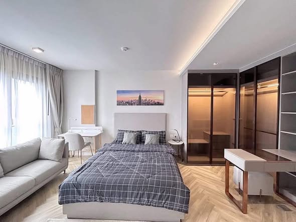 bedroom and room interior of CHAPTER THONGLOR 25
