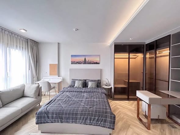 bedroom and room interior of CHAPTER THONGLOR 25