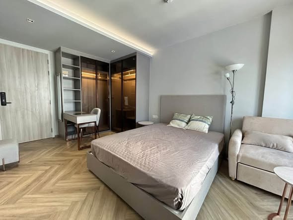 bedroom and room interior of CHAPTER THONGLOR 25
