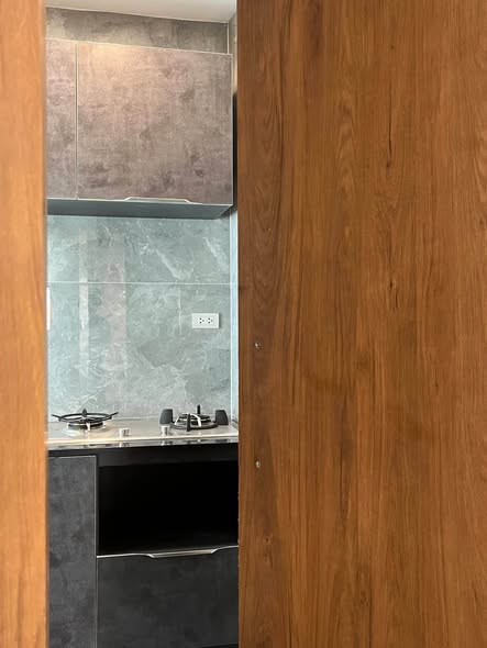 room interior and bathroom of CHAPTER THONGLOR 25