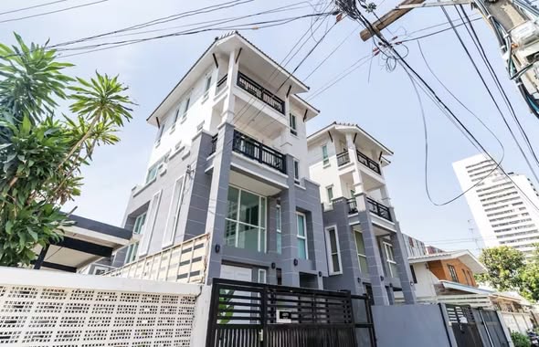 Charoenjai Place