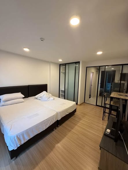 bedroom and room interior of Chateau In Town Pinklao – Siriraj