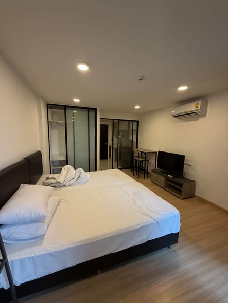 bedroom and room interior of Chateau In Town Pinklao – Siriraj