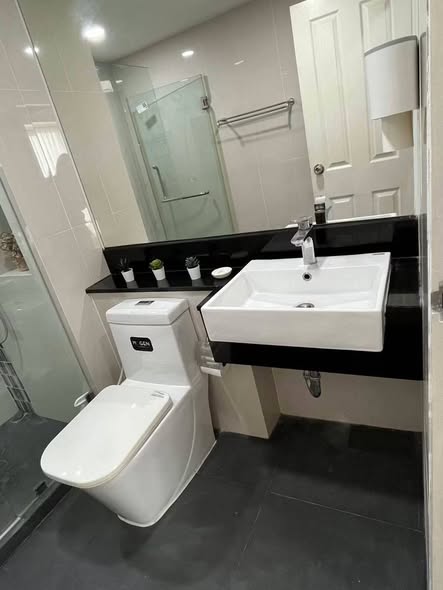 bathroom of Chateau In Town Sukhumvit 64/1.