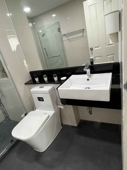 bathroom of Chateau In Town Sukhumvit 64/1.